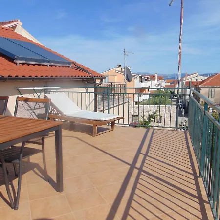 Josip Apartment *